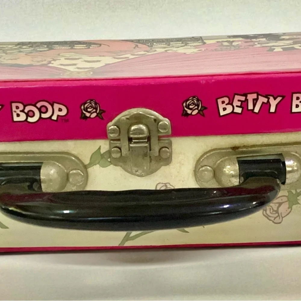 Betty Boop Suitcase Color Pink Anime Character 8 in x 8 in x 3 in Lunch Box - Picture 2 of 6